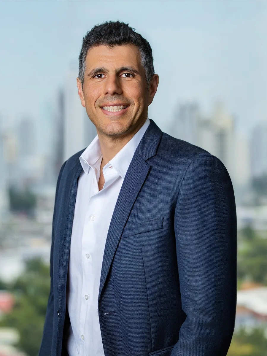 Albert Israel, Director de Grupo Binian